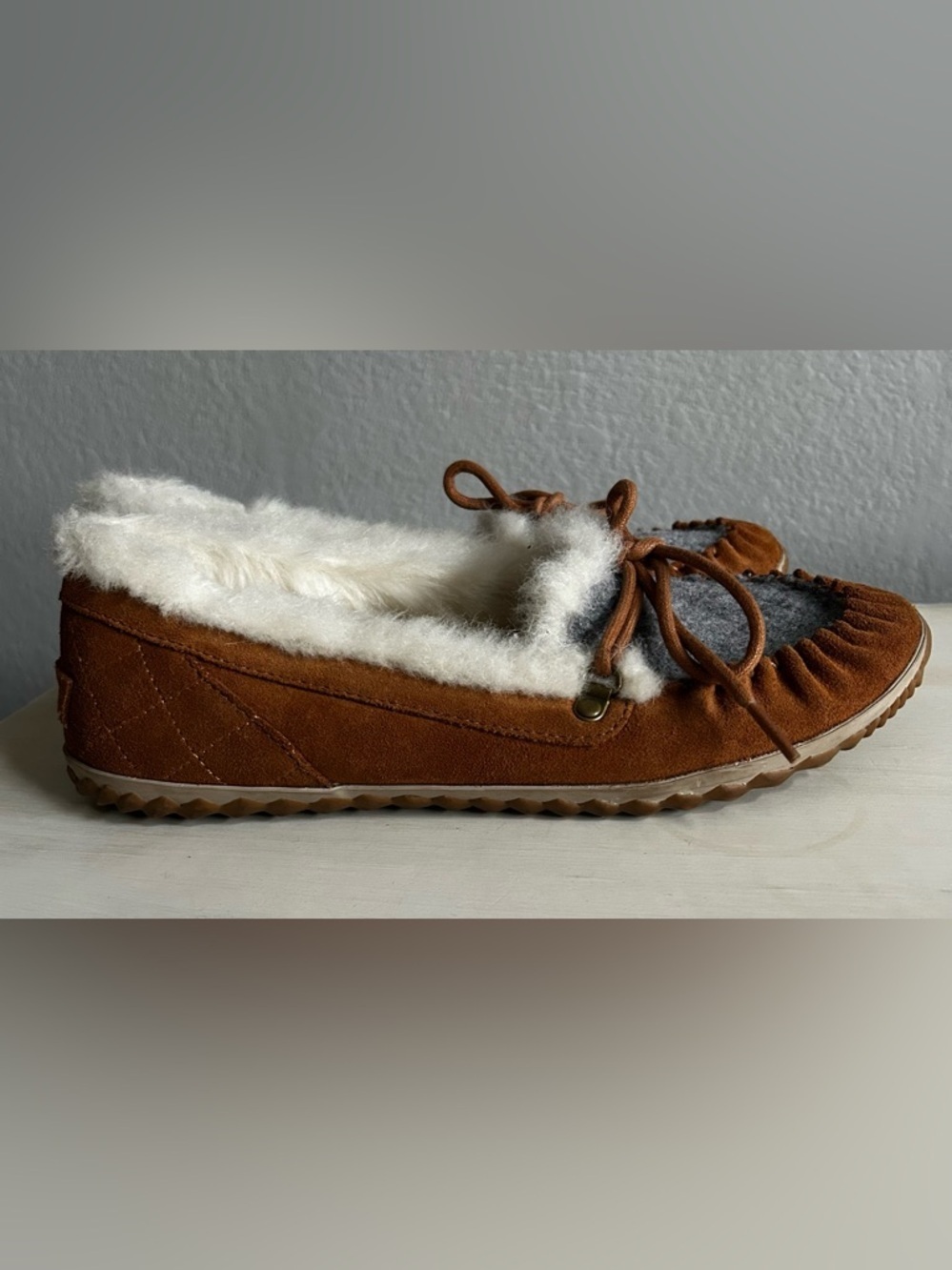 Sorel Out N About tan and gray faux fur slipper shoes, women’s size 10. EUC